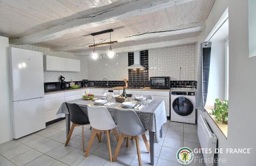 Plonevez-du-Faou House | Relaxing Oceanfront Escape at Le Roc'h Mousse Gîte