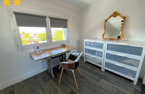 Gare Apartment | Inviting Le Roof Top Jacquard: Family-Friendly & Breakfast Included