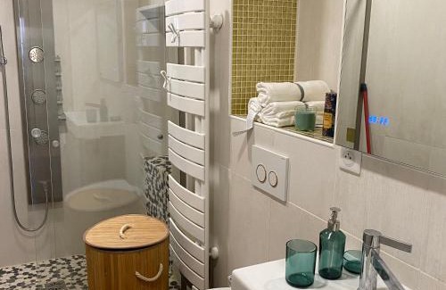 Charenton-le-Pont Apartment | Discover Le Roofound: Family-Friendly Near Porte de Paris