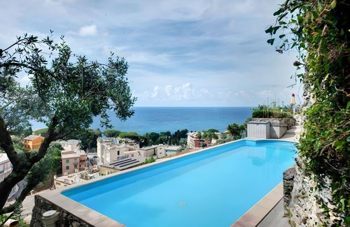 Poggio Favaro-San Bernardo Apartment | 'Le Rose' Room with Sea View, Wi-Fi and Air Conditioning