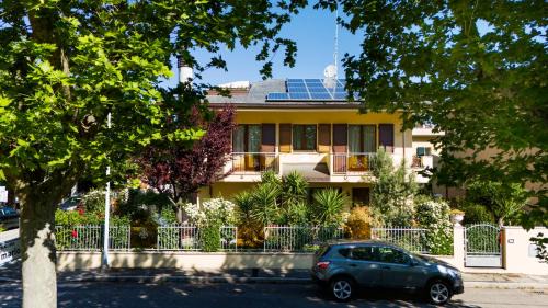 Misano Adriatico Bed & Breakfast | Villa Le Rose: Family-Friendly Stay Near the Beach