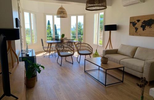 Le Lavandou Apartment | Discover Le Rossignol: 4-Star Oceanfront Retreat