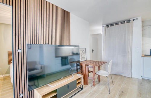 Quartier Croix-Daurade House | Bright and Cozy Le Rostand with Kitchen & WIFI Access