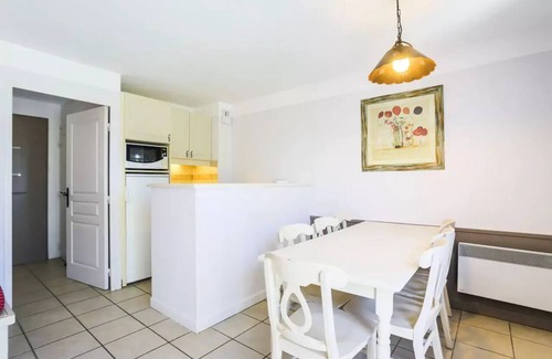 Rouret Apartment | Relaxing Ocean View House for 8 with Pool & Spa