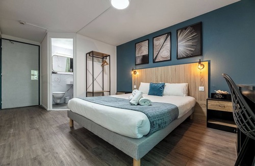 Saint-Laurent-des-Vignes Hotel | Elegant Le Roxane: Pool, Spa & Family-Friendly Amenities