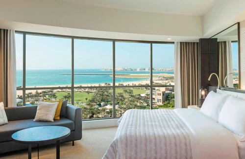 Dubai Marina Hotel | Experience Elegance at Le Royal Meridien Beach Resort