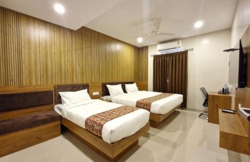 Udumalaipettai Hotel | Le Royal Suite