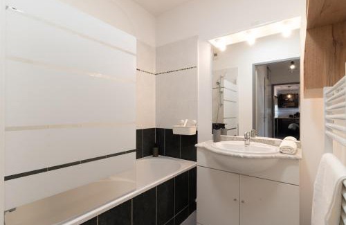 Minimes - Barriere de Paris Apartment | Relaxing Le Rubens: Quiet Apartment with Parking & Breakfast