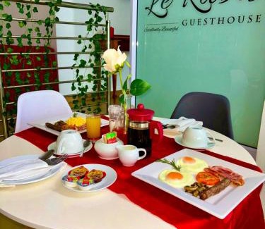 Uitenhage House | Cozy Le Rubis Guesthouse with Hot Tub & Family-Friendly Amenities