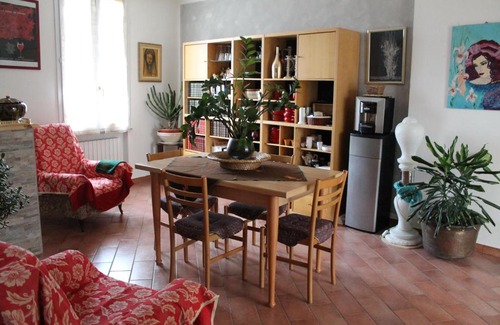 Vezzano sul Crostolo Bed & Breakfast | Pet-Friendly Retreat at Le Ruote with Breakfast Included