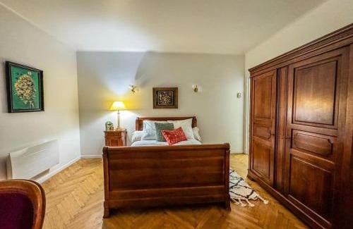 Leguevin Villa | Elegant Stay at Raffinement d'Autrefois in Leguevin