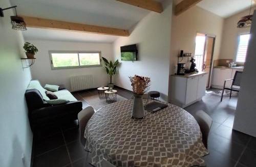 Saint-Leon-sur-Vezere Apartment | Relax at Le Séchoir des Acacias with Oceanfront Views