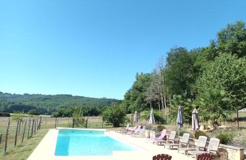 Saint-Leon-sur-Vezere Apartment | Relax at Le Séchoir des Acacias with Oceanfront Views