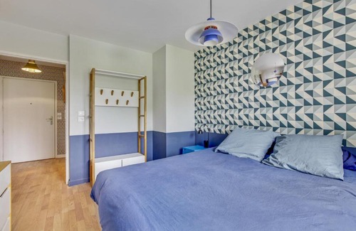 Saint-Cyr-l'Ecole Apartment | Discover Le Saint Cyr: Family and Pet-Friendly Retreat