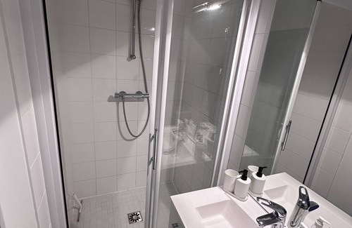 Auxerre Apartment | Relaxing Retreat at Le Saint Eusèbe with Spa & Hot Tub