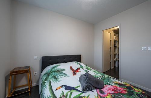 Toulouse South-East Apartment | Prime Location Getaway: Le Saint Exupéry with Balcony