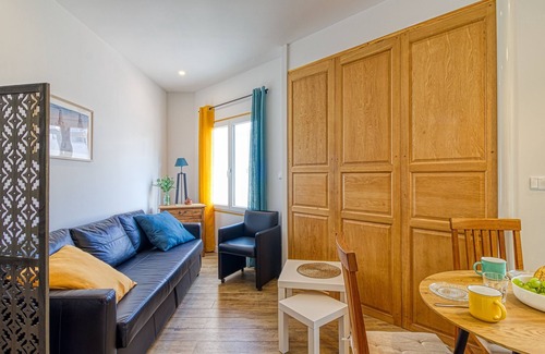 Gare Apartment | Le Saint-Pierre: Ideally Located with Relaxing Sauna Access