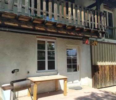 Chazey-sur-Ain House | Cozy Le Saloon: Breakfast & Kitchen Amenities Await You!
