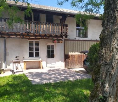 Chazey-sur-Ain House | Cozy Le Saloon: Breakfast & Kitchen Amenities Await You!