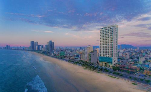 Son Tra Hotel | Oceanfront Retreat at Le Sands Danang - 4-Star Bliss