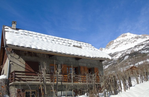 Vallouise-Pelvoux Apartment | Experience the Alps: Spa Retreat for Families and Pets