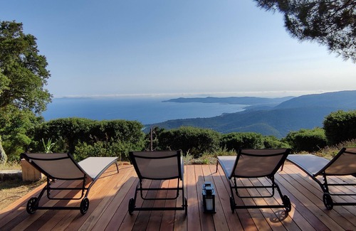 Le Lavandou House | Experience the Beauty of Le Sauvaire Panoramic Villa