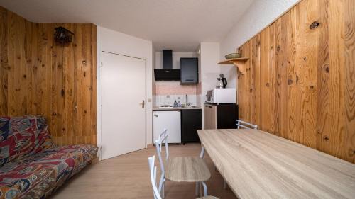 Allos Apartment | Child-Friendly Retreat at Le Schuss 5 Studio Cabin