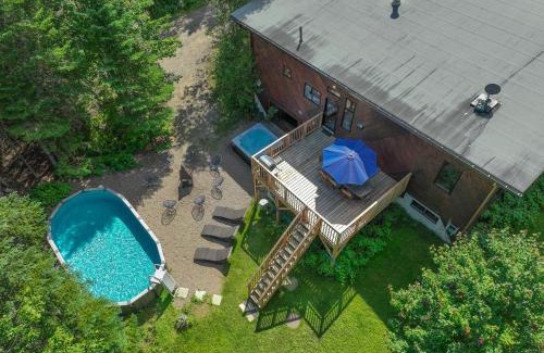 Val David Ski Chalet | Relaxing Retreat at Le Sculptural Exitchalets Spa