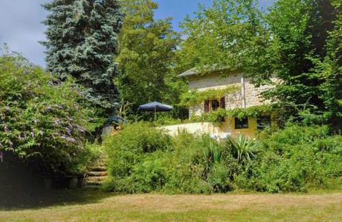 Bussiere-Galant House | Pet-Friendly Comfort at Le Seigneur des Bois - Family Approved!