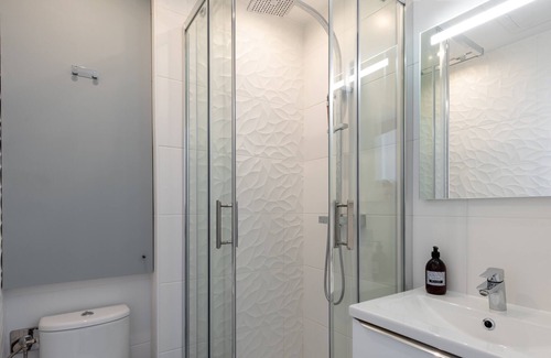 Brotteaux Apartment | Peaceful Getaway for Two at Le Select sur Cour in Lyon