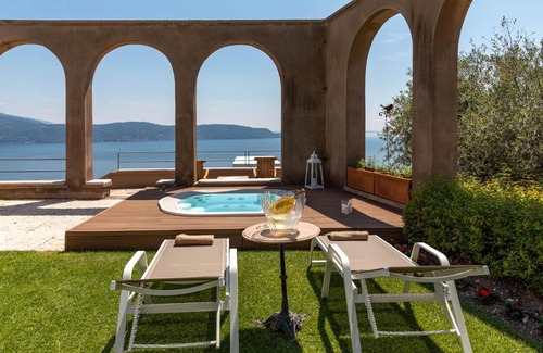 Pulciano Villa | Beautiful Le Selve Lake View Villas: Pet-Friendly Retreat