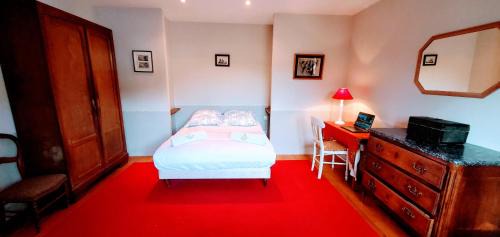 Velles Bed & Breakfast | Family-Friendly Le Sequoia with Pool & Pet Amenities