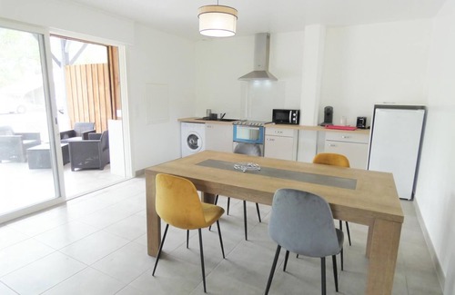 Herm House | Cozy Le Serai - Herm: Family-Friendly Gîte with Kitchen