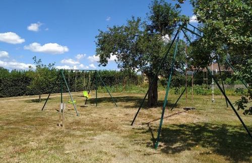 Ozolles House | Oceanfront Le Serpolet: Family-Friendly Stay with Pool