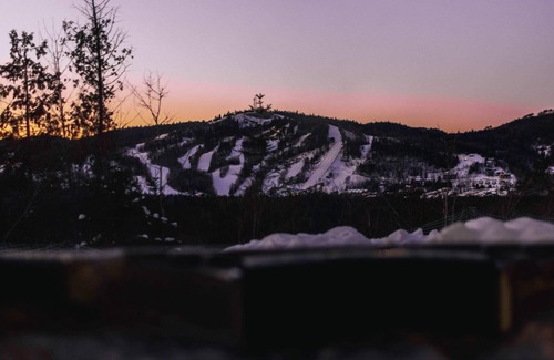 Saint Come House | Experience Le Sherpa: Spa, Hot Tub & Lake Access Awaits