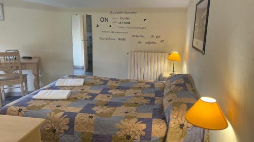 Sault Hotel | Pet-Friendly Retreat at Le Signoret with Breakfast Included