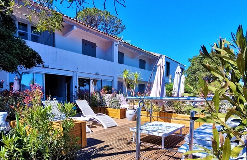 Ile du Levant Apartment | Cozy Le Silène Apartment with Sea View Terrace & Kitchen