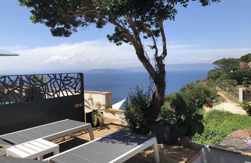 Ile du Levant Apartment | Cozy Le Silène Apartment with Sea View Terrace & Kitchen
