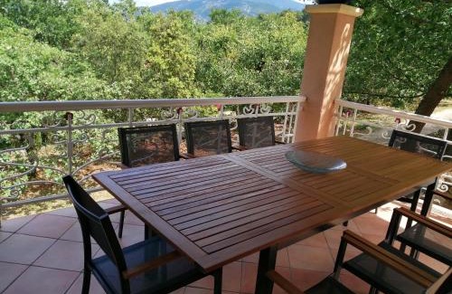 Entrechaux Villa | Discover Le Soleil du Ventoux: Pet-Friendly Oceanfront Escape