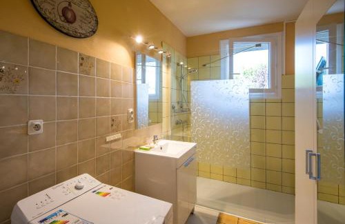 Castelnau-Pegayrols Apartment | Stay at Le Soleil Occitan Near Viaduc de Millau - 8.5/10