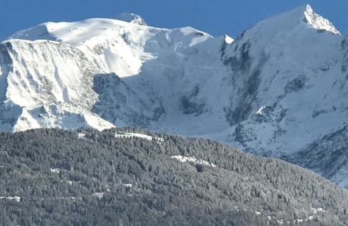 Saint-Gervais-les-Bains Ski Chalet | Pet-Friendly Stay at Le Solli with Hot Tub & High Ratings