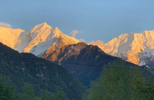 Saint-Gervais-les-Bains Ski Chalet | Pet-Friendly Stay at Le Solli with Hot Tub & High Ratings