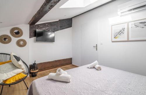 Le Somail Apartment | Family-Friendly Stay at Le Somail - Louis 14