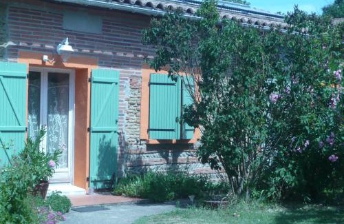 Berat Bed & Breakfast | Inviting Le Soubiran: Oceanfront Pool and Family-Friendly Stays