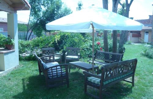 Berat Bed & Breakfast | Inviting Le Soubiran: Oceanfront Pool and Family-Friendly Stays