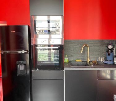 Melun Apartment | Romantic Escape at Le Souffle de l'Amour with Hot Tub