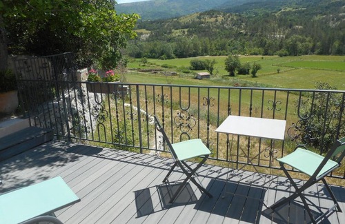 Barret-sur-Meouge House | Relax at Le spa de la Méouge - 4-Star Family Getaway