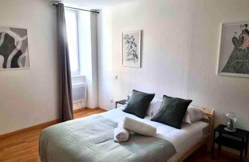 Meximieux Apartment | Pet and Child Friendly Stay at Le St Apollinaire n°2