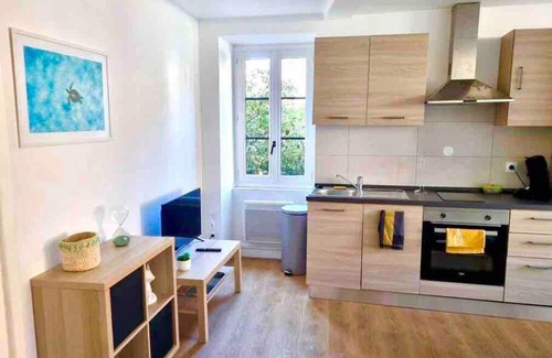 Meximieux Apartment | Pet and Child Friendly Stay at Le St Apollinaire n°2