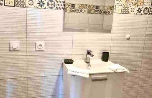 Meximieux Apartment | Pet and Child Friendly Stay at Le St Apollinaire n°2